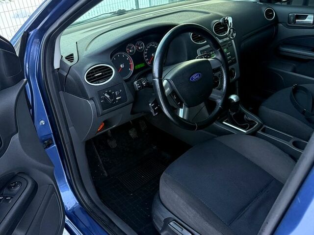 Синий Форд Фокус, объемом двигателя 1.6 л и пробегом 220 тыс. км за 4500 $, фото 9 на Automoto.ua