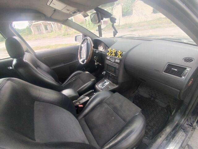 Синій Форд Фокус, об'ємом двигуна 2 л та пробігом 300 тис. км за 2500 $, фото 2 на Automoto.ua