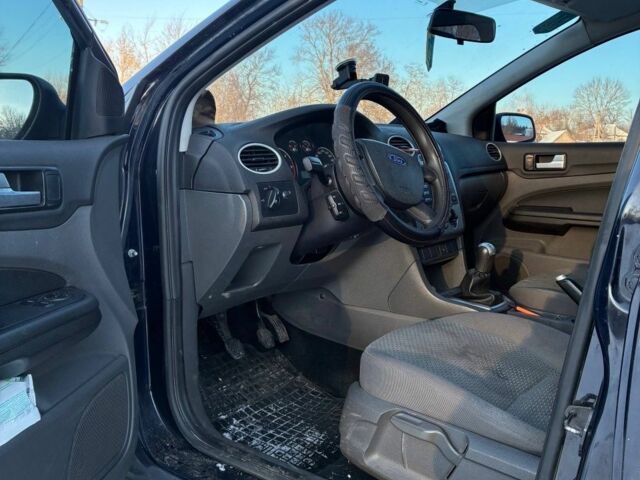 Синий Форд Фокус, объемом двигателя 1.6 л и пробегом 432 тыс. км за 3000 $, фото 3 на Automoto.ua