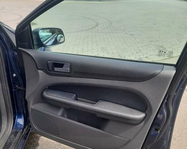 Синий Форд Фокус, объемом двигателя 1.6 л и пробегом 250 тыс. км за 4800 $, фото 40 на Automoto.ua