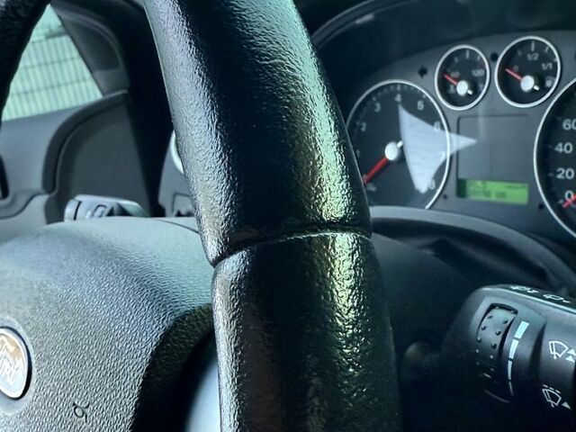 Синий Форд Фокус, объемом двигателя 1.6 л и пробегом 220 тыс. км за 4500 $, фото 12 на Automoto.ua