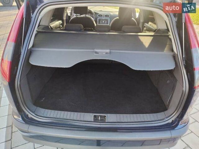 Синий Форд Фокус, объемом двигателя 1.6 л и пробегом 253 тыс. км за 4500 $, фото 2 на Automoto.ua