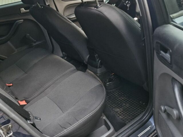 Синій Форд Фокус, об'ємом двигуна 1.6 л та пробігом 300 тис. км за 3900 $, фото 7 на Automoto.ua