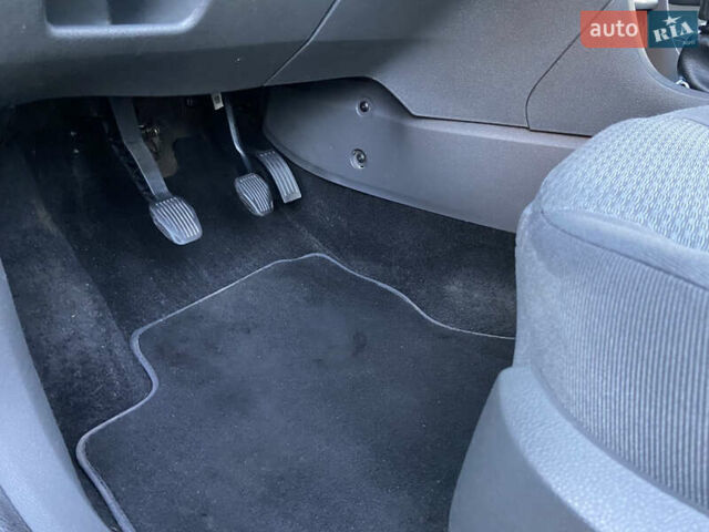 Синий Форд Фокус, объемом двигателя 1.6 л и пробегом 350 тыс. км за 3950 $, фото 7 на Automoto.ua