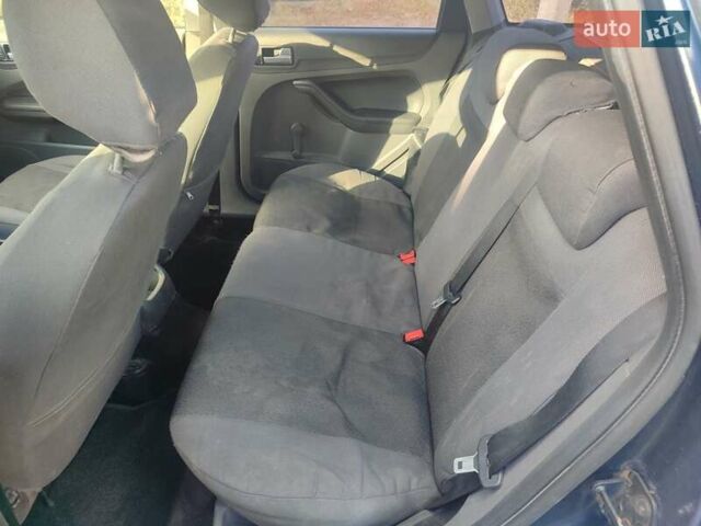 Синий Форд Фокус, объемом двигателя 1.6 л и пробегом 253 тыс. км за 4500 $, фото 6 на Automoto.ua