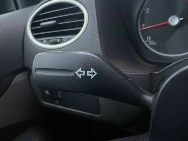 Синій Форд Фокус, об'ємом двигуна 1.6 л та пробігом 195 тис. км за 5790 $, фото 17 на Automoto.ua