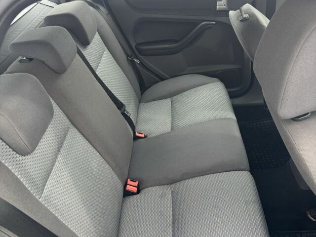 Форд Фокус 2006 в Житомире на Automoto.ua Синий Форд Фокус, объемом двигателя 1.8 л и пробегом 205 тыс. км за 4550 $, фото 3 на Automoto.ua