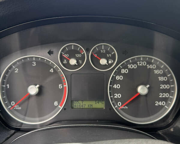 Синий Форд Фокус, объемом двигателя 1.6 л и пробегом 241 тыс. км за 4500 $, фото 5 на Automoto.ua