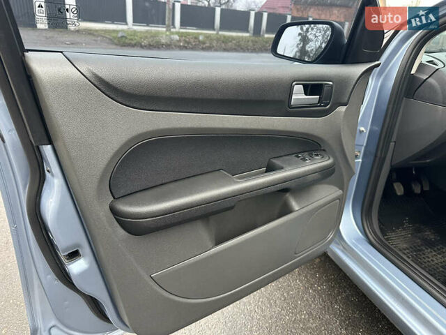 Синий Форд Фокус, объемом двигателя 1.6 л и пробегом 235 тыс. км за 4750 $, фото 25 на Automoto.ua