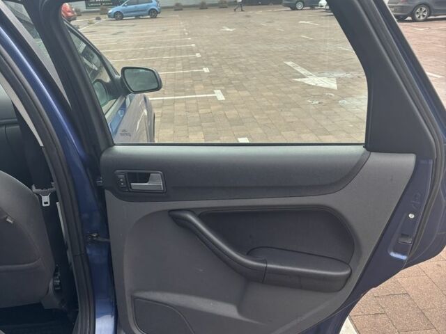 Форд Фокус 2006 в Житомире на Automoto.ua Синий Форд Фокус, объемом двигателя 1.8 л и пробегом 205 тыс. км за 4550 $, фото 10 на Automoto.ua