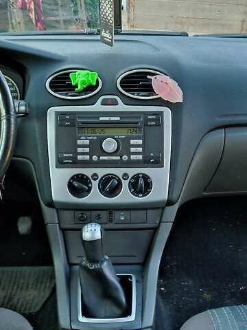 Синий Форд Фокус, объемом двигателя 1.6 л и пробегом 274 тыс. км за 4300 $, фото 11 на Automoto.ua