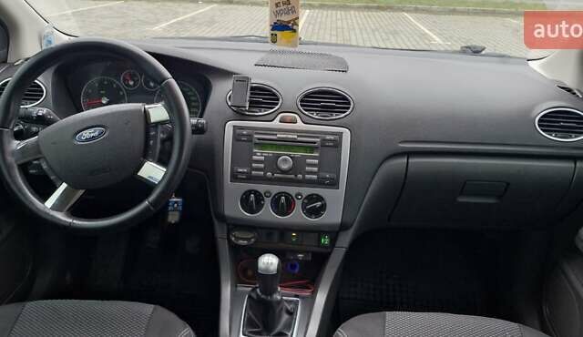 Синий Форд Фокус, объемом двигателя 1.6 л и пробегом 300 тыс. км за 4300 $, фото 11 на Automoto.ua