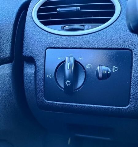 Синий Форд Фокус, объемом двигателя 1.6 л и пробегом 239 тыс. км за 4350 $, фото 14 на Automoto.ua