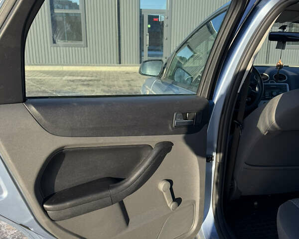 Синій Форд Фокус, об'ємом двигуна 1.4 л та пробігом 200 тис. км за 4800 $, фото 19 на Automoto.ua