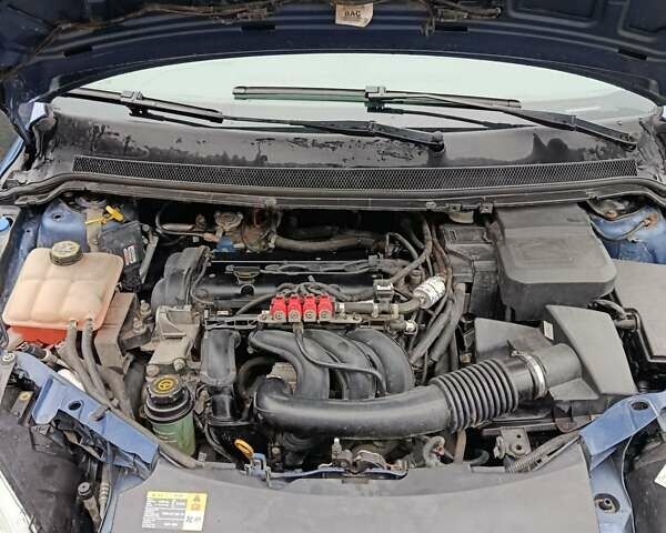 Синій Форд Фокус, об'ємом двигуна 1.6 л та пробігом 299 тис. км за 5000 $, фото 2 на Automoto.ua