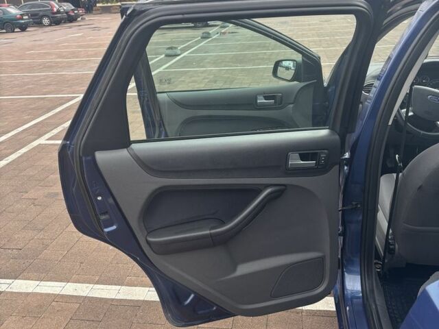 Форд Фокус 2006 в Житомире на Automoto.ua Синий Форд Фокус, объемом двигателя 1.8 л и пробегом 205 тыс. км за 4550 $, фото 12 на Automoto.ua