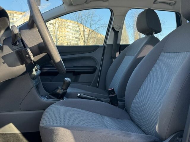 Синий Форд Фокус, объемом двигателя 1.4 л и пробегом 200 тыс. км за 5200 $, фото 12 на Automoto.ua