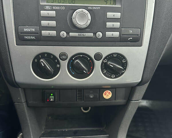 Синій Форд Фокус, об'ємом двигуна 1.6 л та пробігом 426 тис. км за 3000 $, фото 6 на Automoto.ua