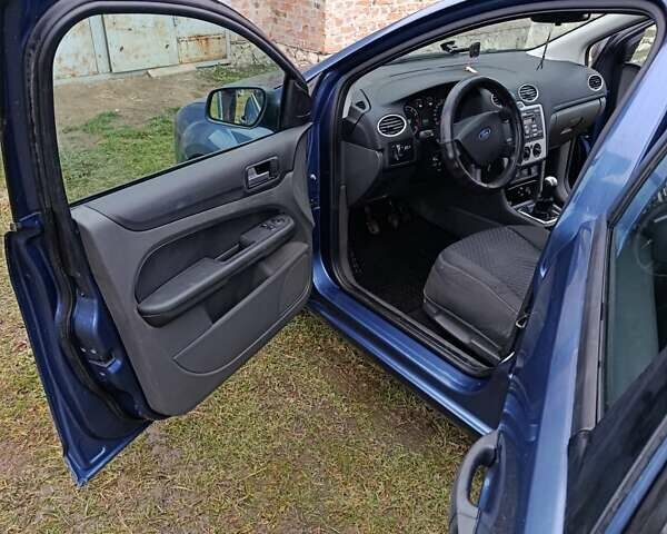 Синій Форд Фокус, об'ємом двигуна 1.6 л та пробігом 299 тис. км за 5000 $, фото 8 на Automoto.ua