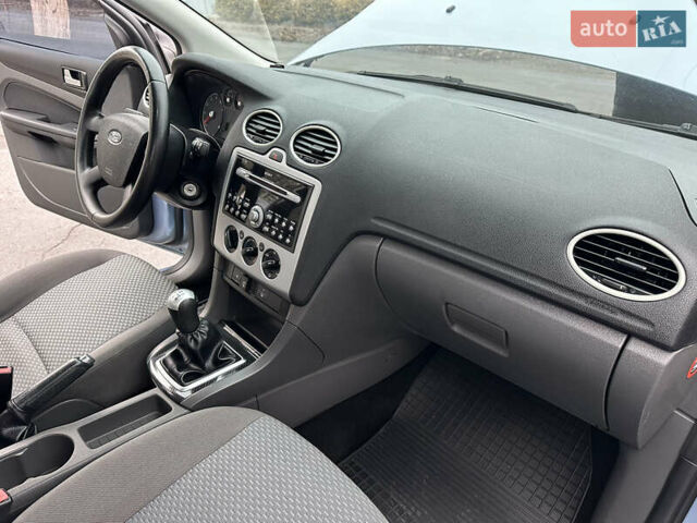 Синий Форд Фокус, объемом двигателя 1.6 л и пробегом 235 тыс. км за 4750 $, фото 45 на Automoto.ua