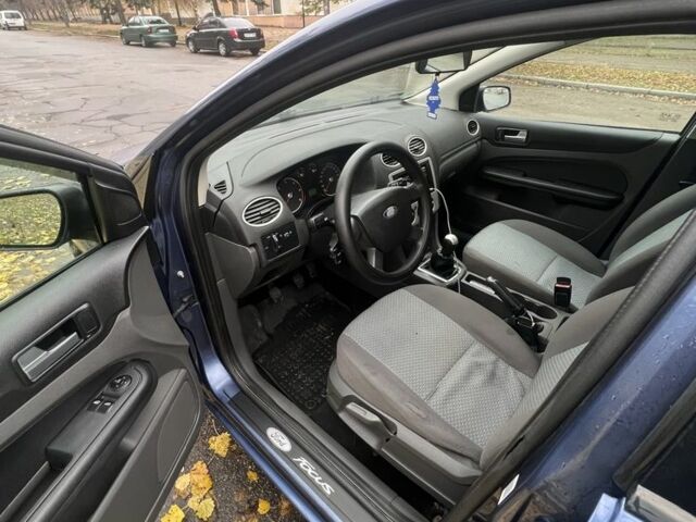 Синий Форд Фокус, объемом двигателя 1.6 л и пробегом 290 тыс. км за 4550 $, фото 8 на Automoto.ua