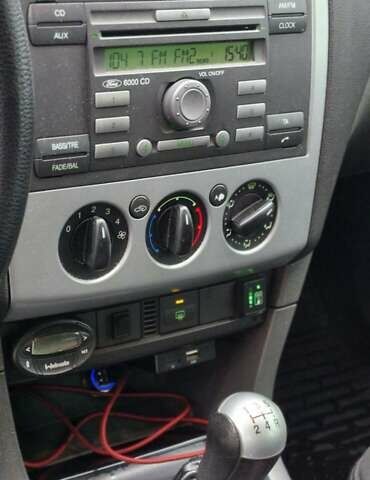 Синий Форд Фокус, объемом двигателя 1.6 л и пробегом 300 тыс. км за 4300 $, фото 8 на Automoto.ua