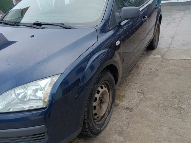 Синий Форд Фокус, объемом двигателя 1.6 л и пробегом 293 тыс. км за 5700 $, фото 1 на Automoto.ua