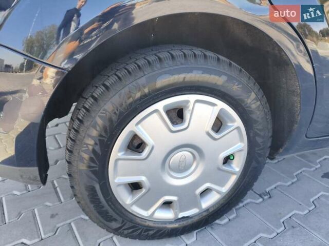 Синий Форд Фокус, объемом двигателя 1.6 л и пробегом 193 тыс. км за 5000 $, фото 1 на Automoto.ua