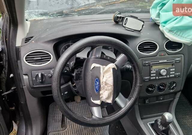 Синий Форд Фокус, объемом двигателя 1.6 л и пробегом 230 тыс. км за 1000 $, фото 11 на Automoto.ua