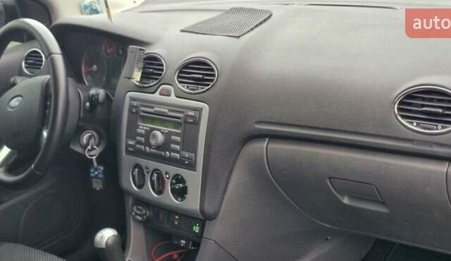 Синий Форд Фокус, объемом двигателя 1.6 л и пробегом 300 тыс. км за 4300 $, фото 9 на Automoto.ua