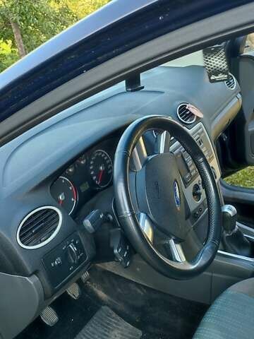 Синий Форд Фокус, объемом двигателя 1.6 л и пробегом 274 тыс. км за 4300 $, фото 9 на Automoto.ua