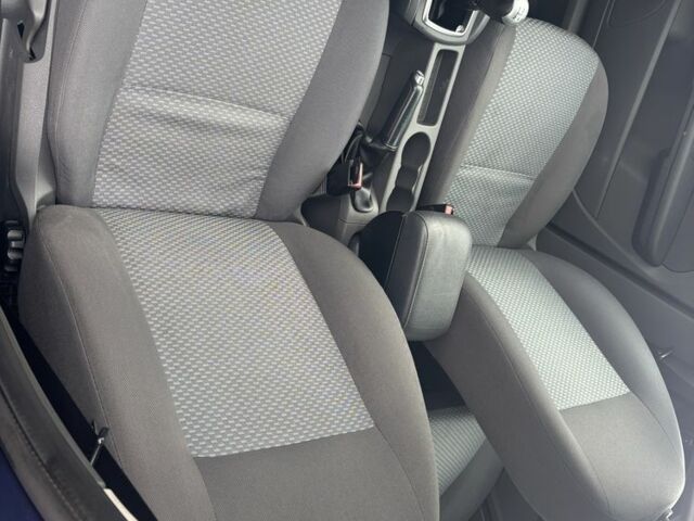 Форд Фокус 2006 в Житомире на Automoto.ua Синий Форд Фокус, объемом двигателя 1.8 л и пробегом 205 тыс. км за 4550 $, фото 2 на Automoto.ua