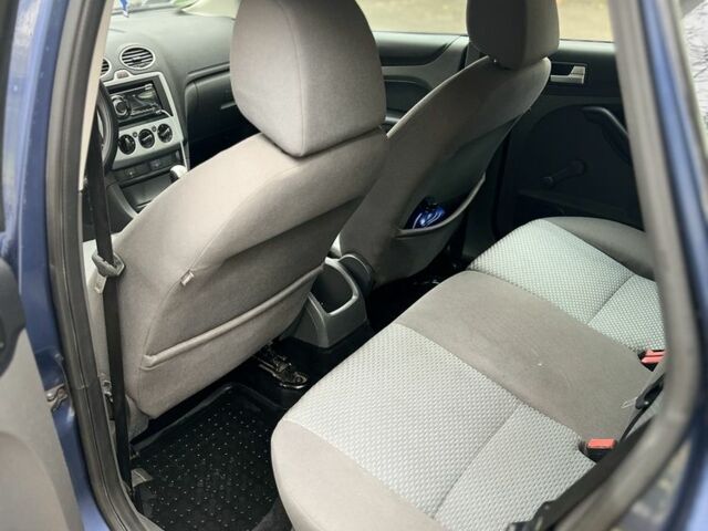 Синий Форд Фокус, объемом двигателя 1.6 л и пробегом 290 тыс. км за 4550 $, фото 9 на Automoto.ua