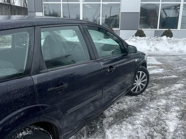 Синий Форд Фокус, объемом двигателя 1.8 л и пробегом 240 тыс. км за 2200 $, фото 5 на Automoto.ua