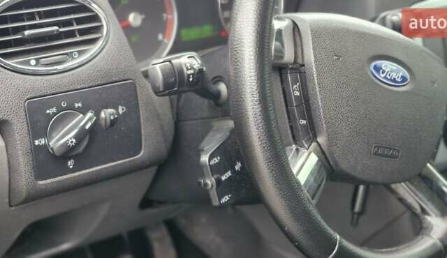 Синий Форд Фокус, объемом двигателя 1.6 л и пробегом 300 тыс. км за 4300 $, фото 7 на Automoto.ua