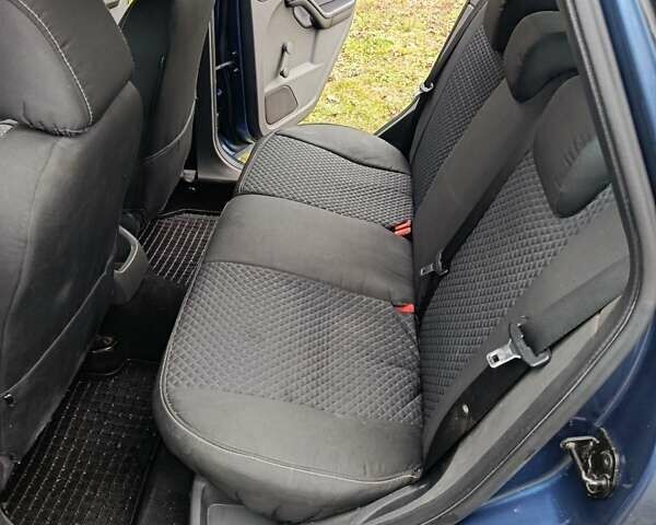 Синій Форд Фокус, об'ємом двигуна 1.6 л та пробігом 299 тис. км за 5000 $, фото 9 на Automoto.ua