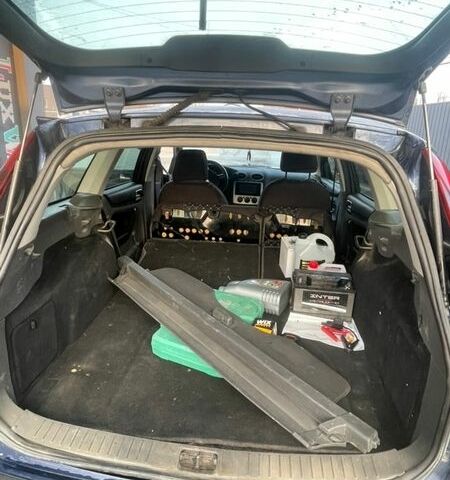 Синий Форд Фокус, объемом двигателя 1.75 л и пробегом 364 тыс. км за 2800 $, фото 10 на Automoto.ua