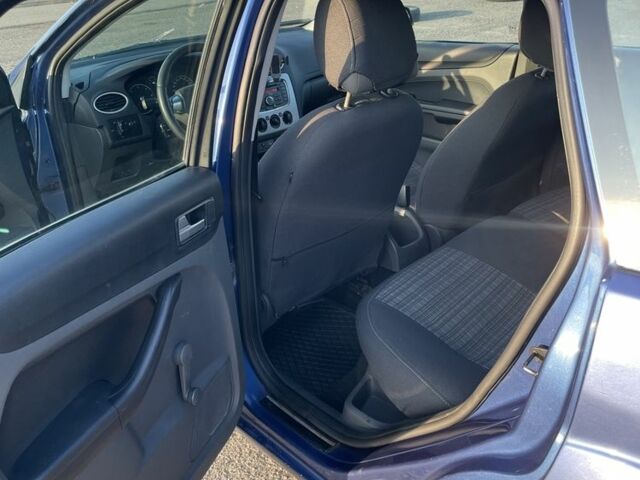 Синий Форд Фокус, объемом двигателя 1.8 л и пробегом 226 тыс. км за 3200 $, фото 13 на Automoto.ua