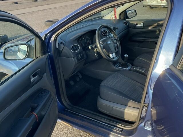 Синий Форд Фокус, объемом двигателя 1.8 л и пробегом 226 тыс. км за 3200 $, фото 12 на Automoto.ua