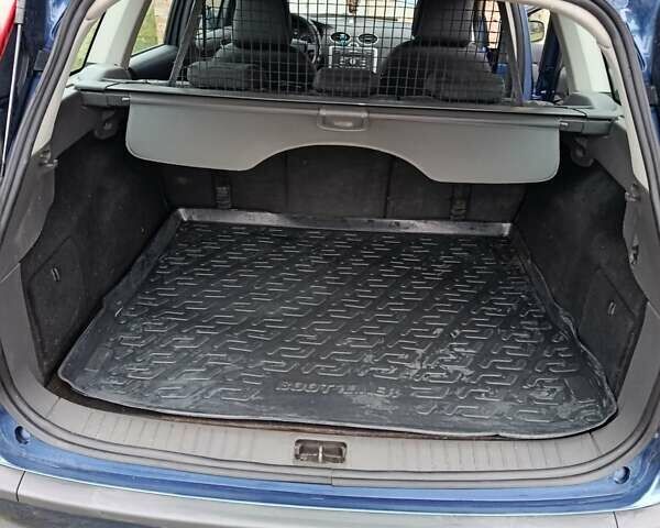 Синій Форд Фокус, об'ємом двигуна 1.6 л та пробігом 299 тис. км за 5000 $, фото 1 на Automoto.ua