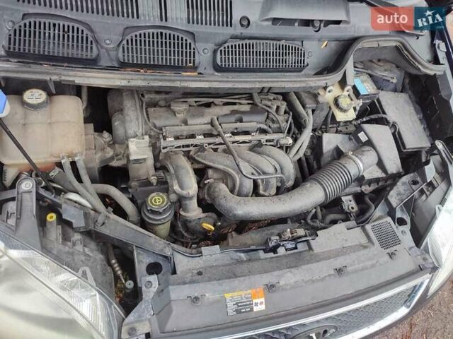 Синий Форд Фокус, объемом двигателя 1.6 л и пробегом 260 тыс. км за 4000 $, фото 5 на Automoto.ua