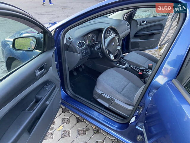 Синий Форд Фокус, объемом двигателя 1.6 л и пробегом 350 тыс. км за 3950 $, фото 8 на Automoto.ua