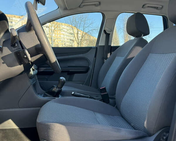 Синій Форд Фокус, об'ємом двигуна 1.4 л та пробігом 200 тис. км за 4800 $, фото 13 на Automoto.ua