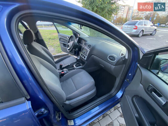 Синий Форд Фокус, объемом двигателя 1.6 л и пробегом 350 тыс. км за 3950 $, фото 13 на Automoto.ua