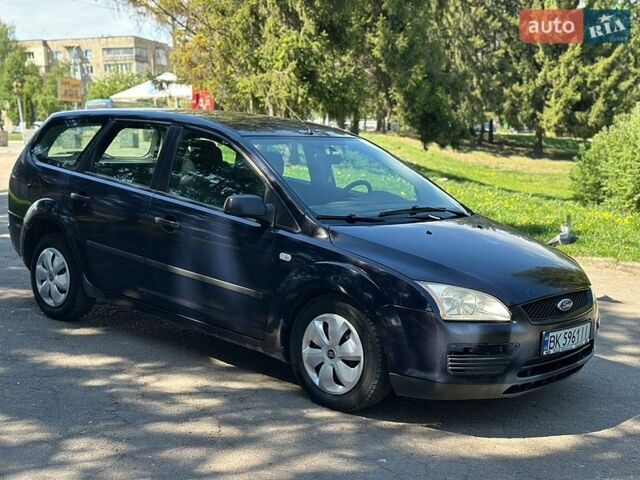 Синий Форд Фокус, объемом двигателя 1.6 л и пробегом 350 тыс. км за 3200 $, фото 5 на Automoto.ua