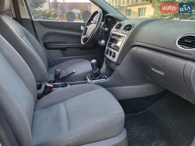 Синий Форд Фокус, объемом двигателя 1.6 л и пробегом 235 тыс. км за 4300 $, фото 28 на Automoto.ua