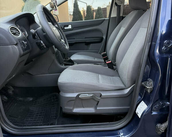 Синий Форд Фокус, объемом двигателя 1.6 л и пробегом 275 тыс. км за 4250 $, фото 10 на Automoto.ua