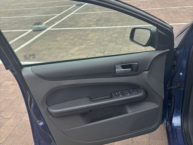 Форд Фокус 2006 в Житомире на Automoto.ua Синий Форд Фокус, объемом двигателя 1.8 л и пробегом 205 тыс. км за 4550 $, фото 11 на Automoto.ua