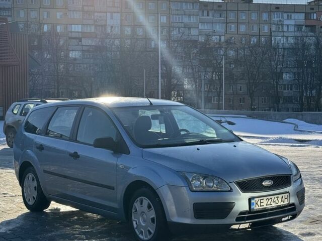 Синий Форд Фокус, объемом двигателя 1.4 л и пробегом 200 тыс. км за 5200 $, фото 2 на Automoto.ua