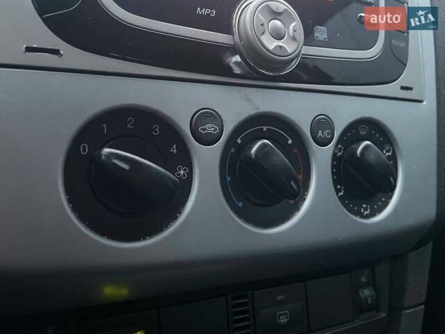 Синий Форд Фокус, объемом двигателя 1.6 л и пробегом 195 тыс. км за 5790 $, фото 22 на Automoto.ua